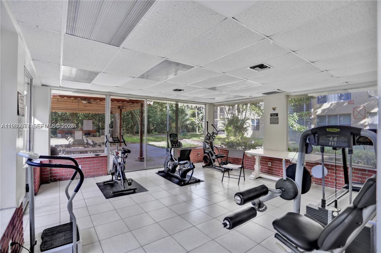 17890 W Dixie Hwy , Unit 501, North Miami Beach, FL 33160 Photo