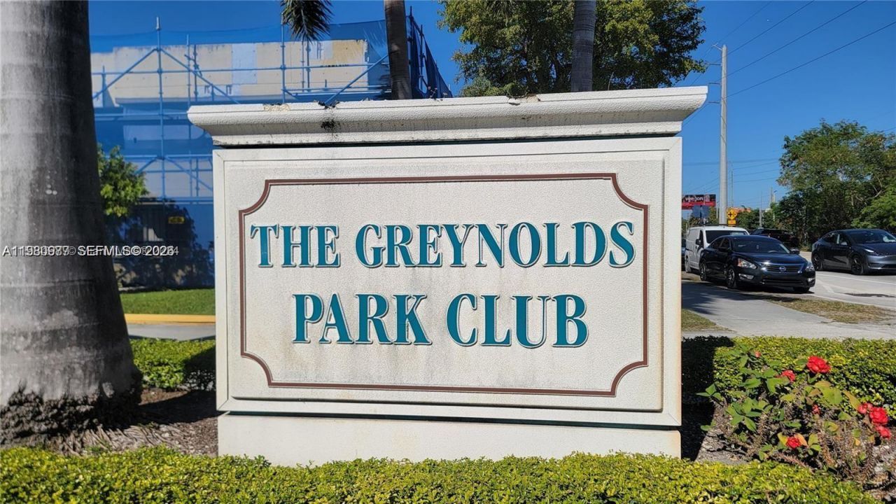 17890 W Dixie Hwy , Unit 501, North Miami Beach, FL 33160 Photo