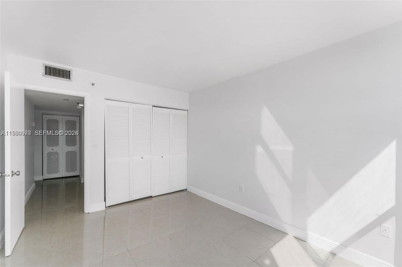 17890 W Dixie Hwy , Unit 501, North Miami Beach, FL 33160 Photo