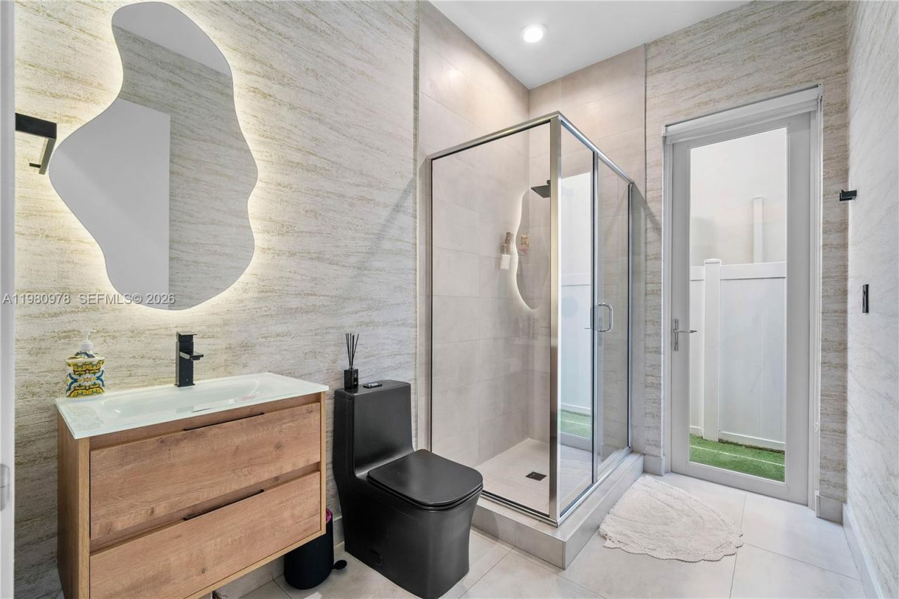 7453 NW 100th Ct, Doral, FL 33178 Photo