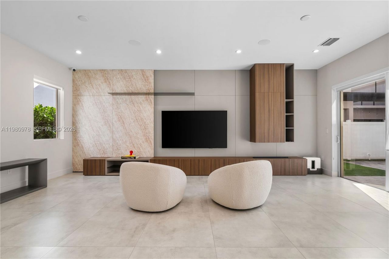 7453 NW 100th Ct, Doral, FL 33178 Photo