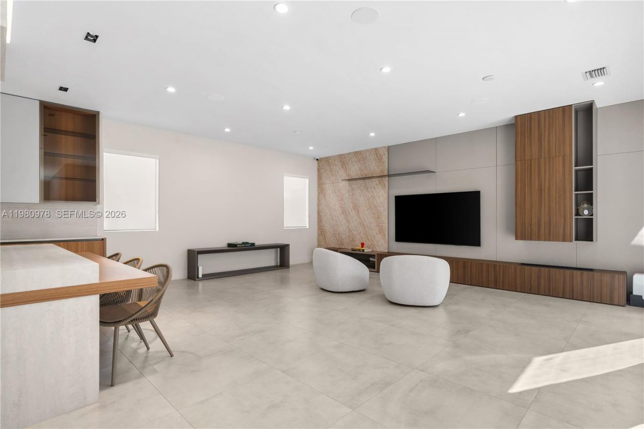 7453 NW 100th Ct, Doral, FL 33178 Photo