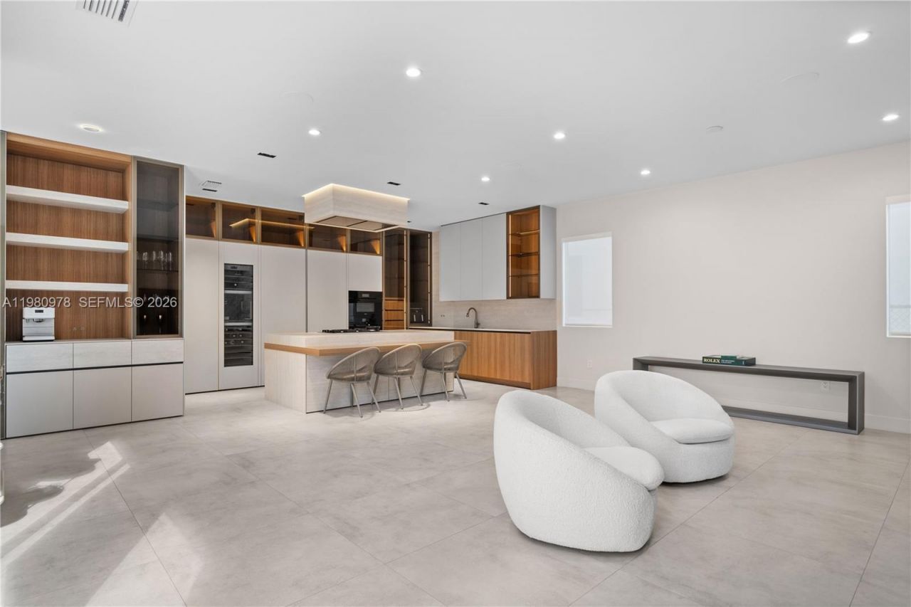 7453 NW 100th Ct, Doral, FL 33178 Photo