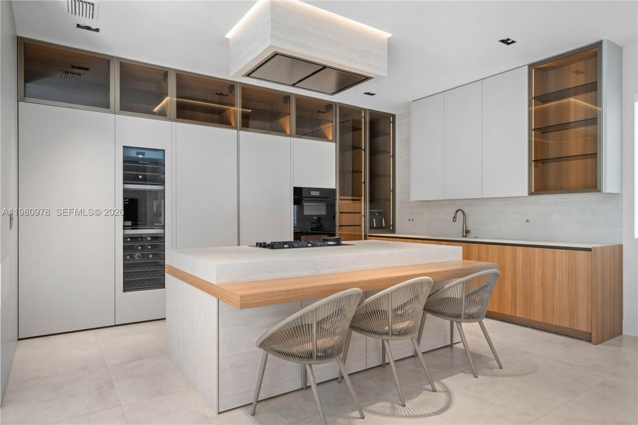 7453 NW 100th Ct, Doral, FL 33178 Photo