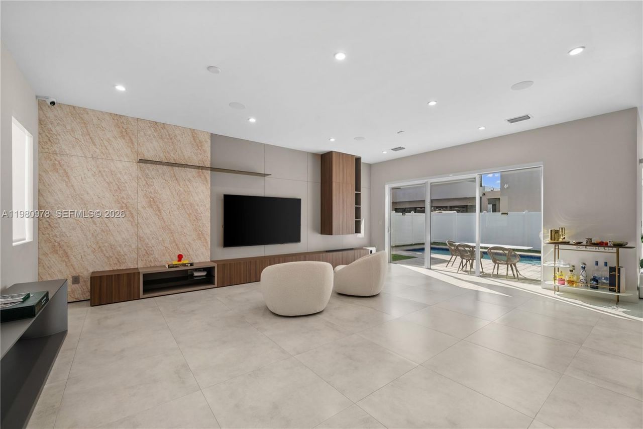 7453 NW 100th Ct, Doral, FL 33178 Photo