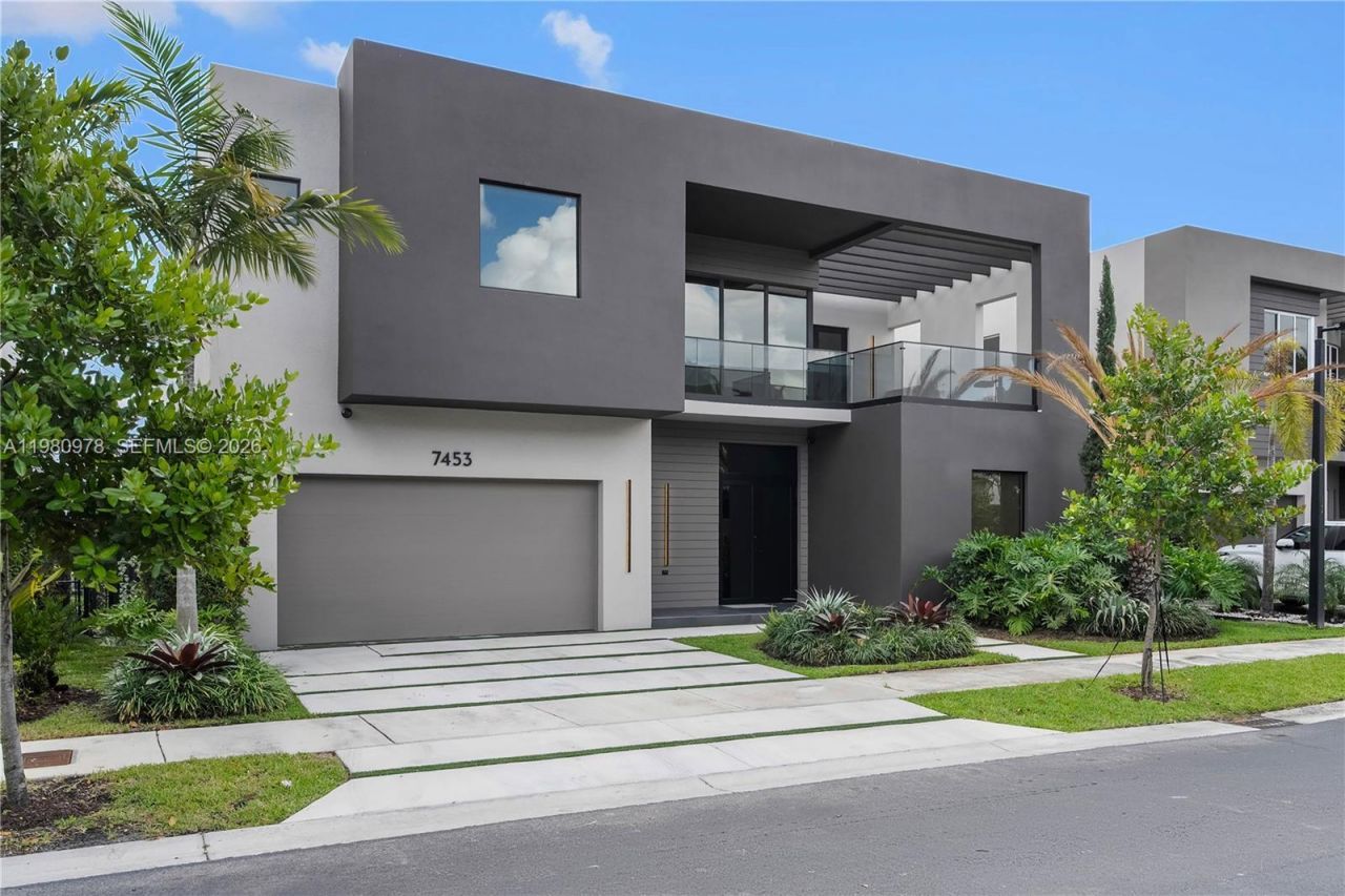 7453 NW 100th Ct, Doral, FL 33178 Photo