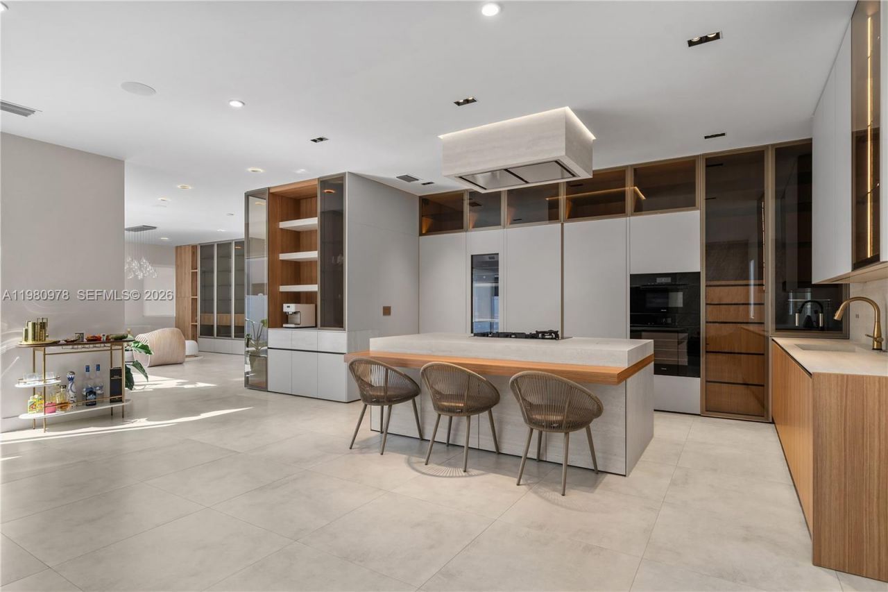 7453 NW 100th Ct, Doral, FL 33178 Photo