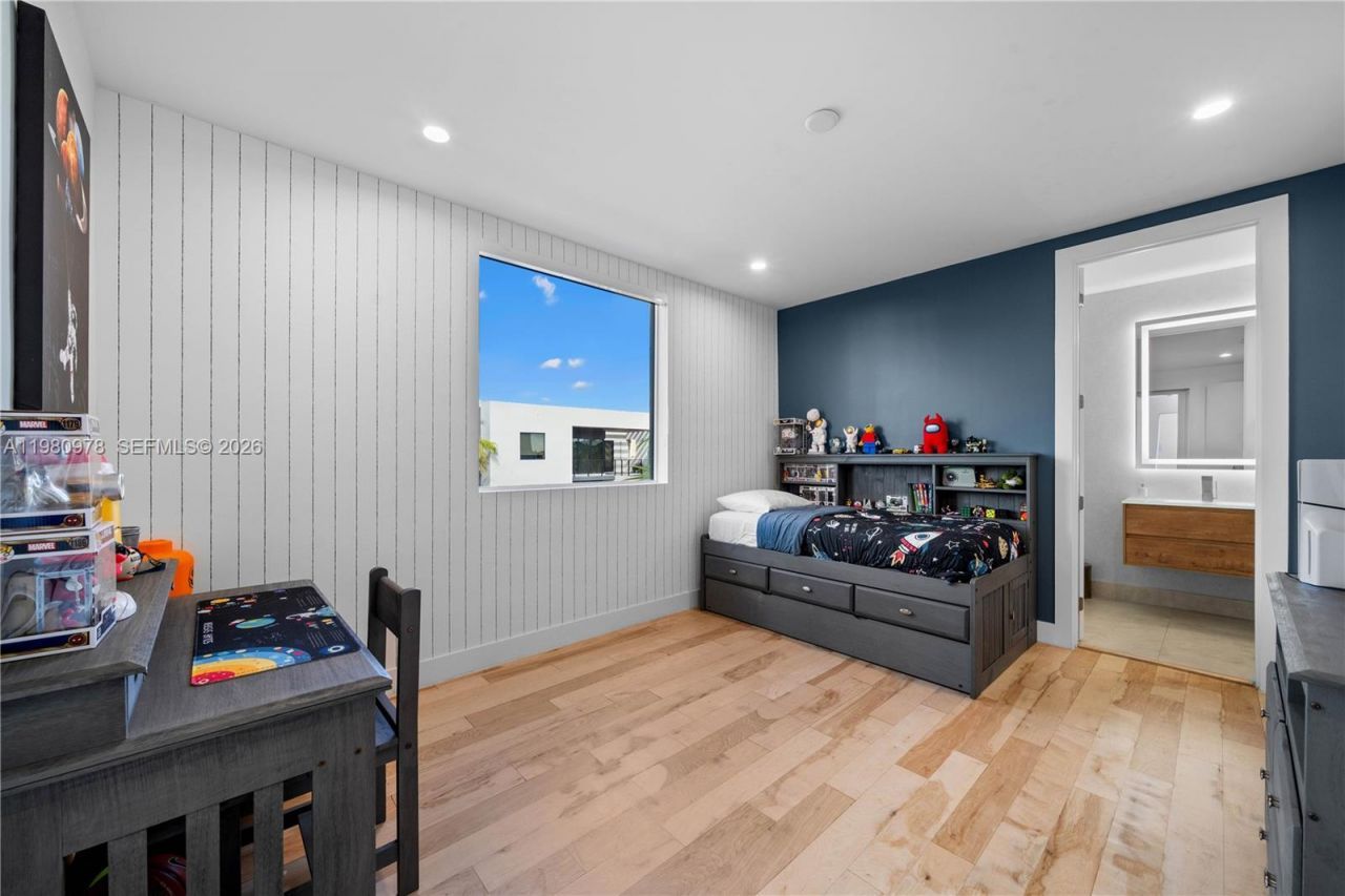 7453 NW 100th Ct, Doral, FL 33178 Photo