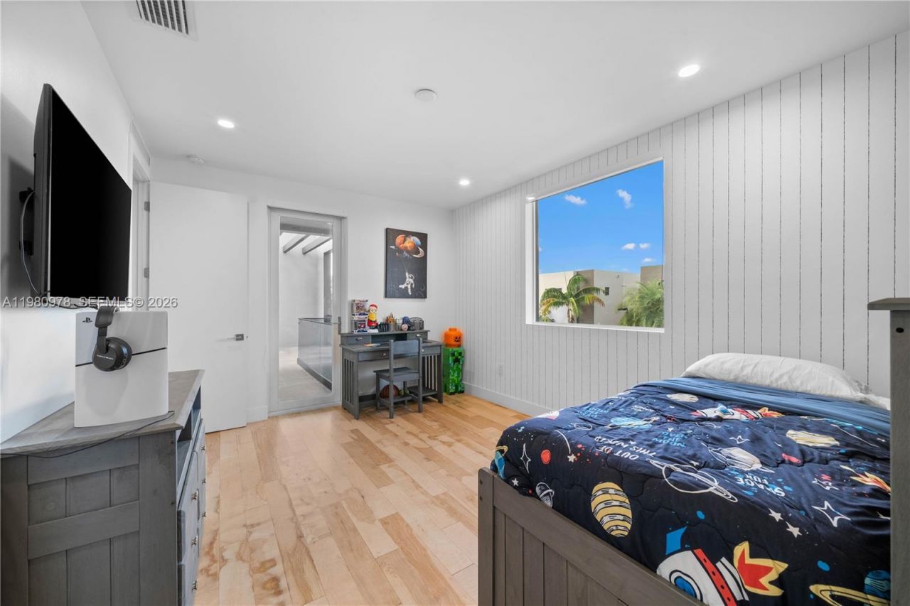 7453 NW 100th Ct, Doral, FL 33178 Photo