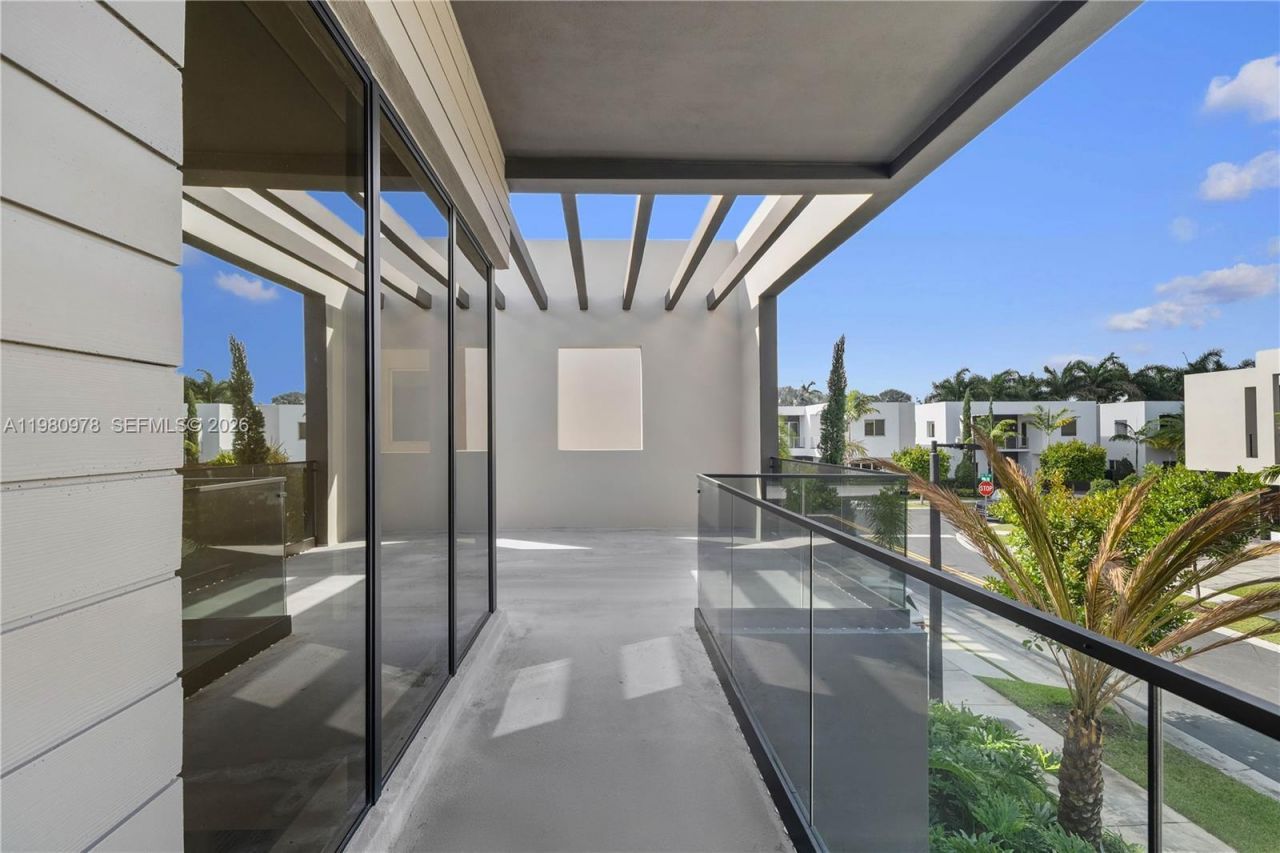 7453 NW 100th Ct, Doral, FL 33178 Photo