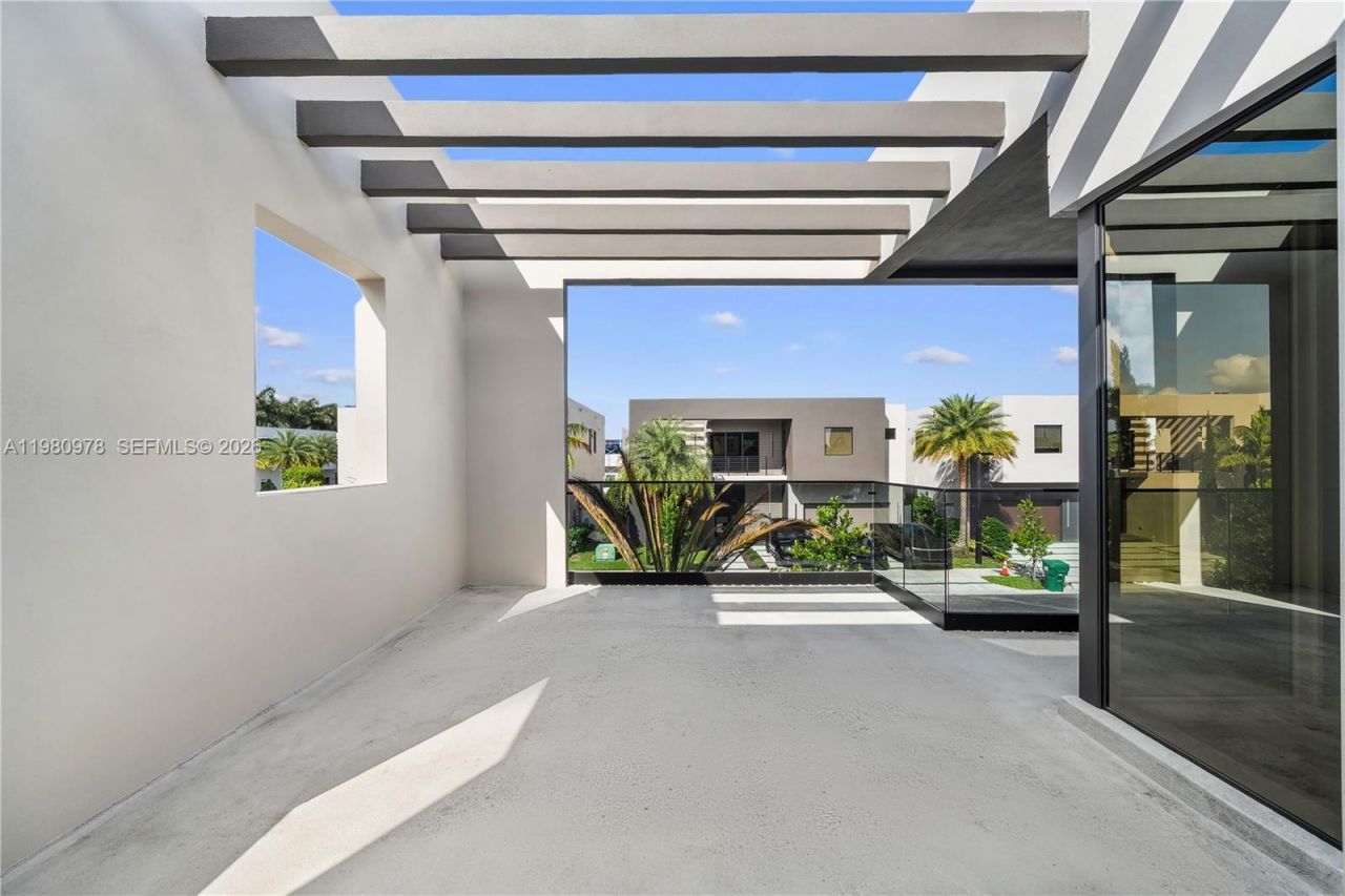 7453 NW 100th Ct, Doral, FL 33178 Photo