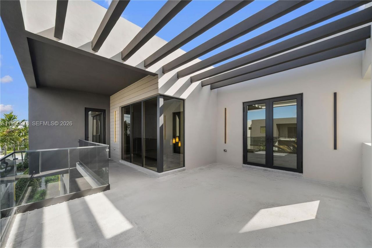 7453 NW 100th Ct, Doral, FL 33178 Photo