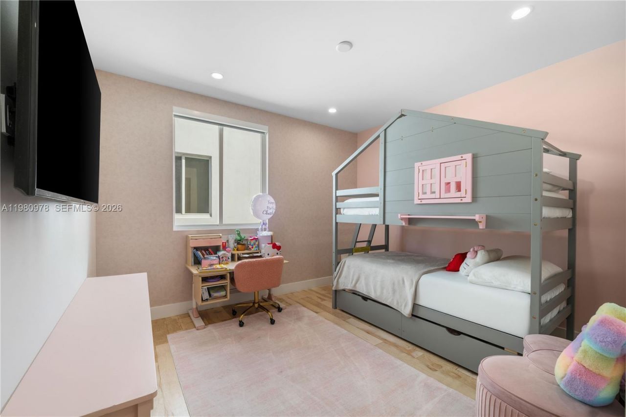 7453 NW 100th Ct, Doral, FL 33178 Photo