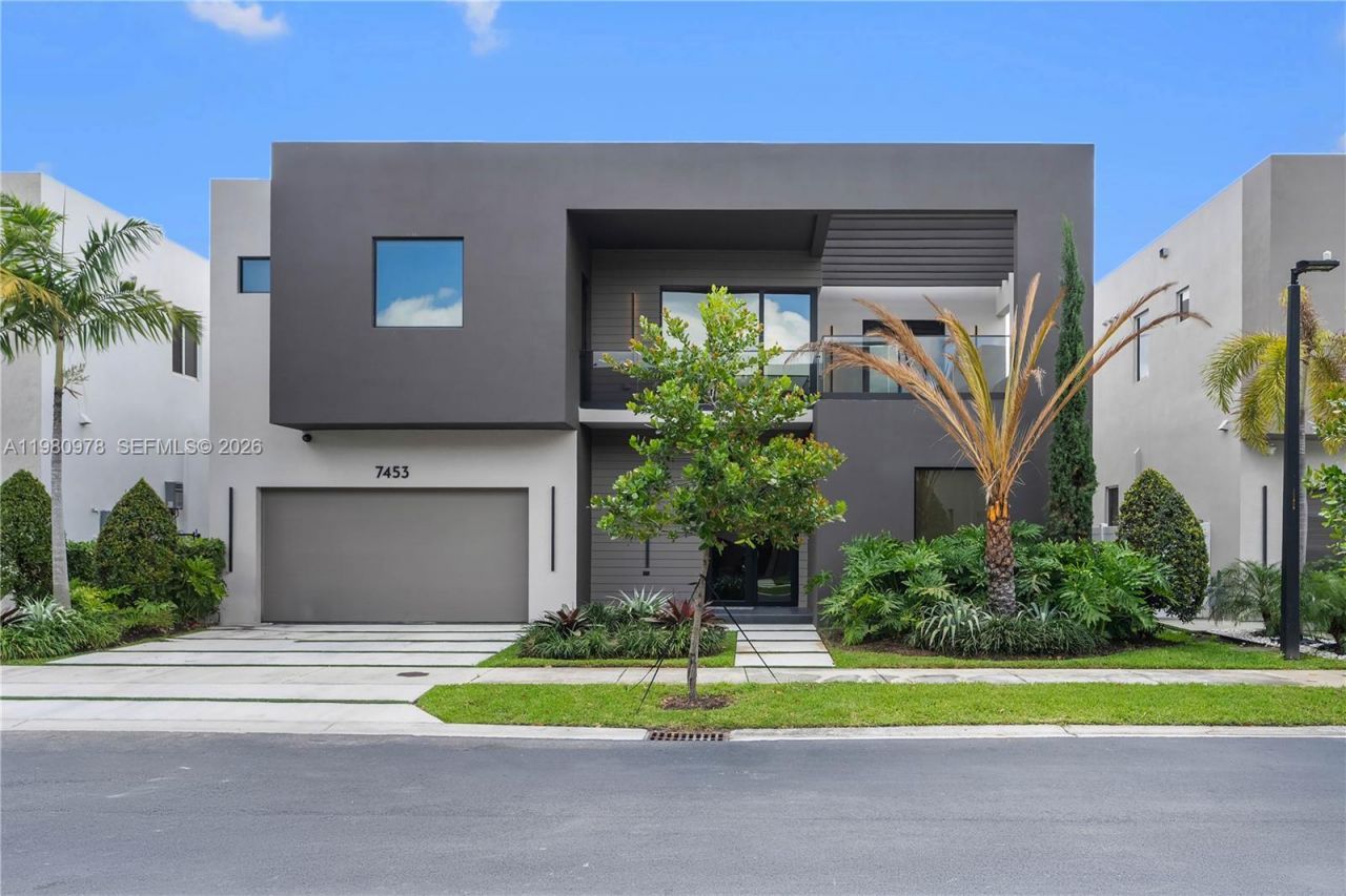 7453 NW 100th Ct, Doral, FL 33178 Photo