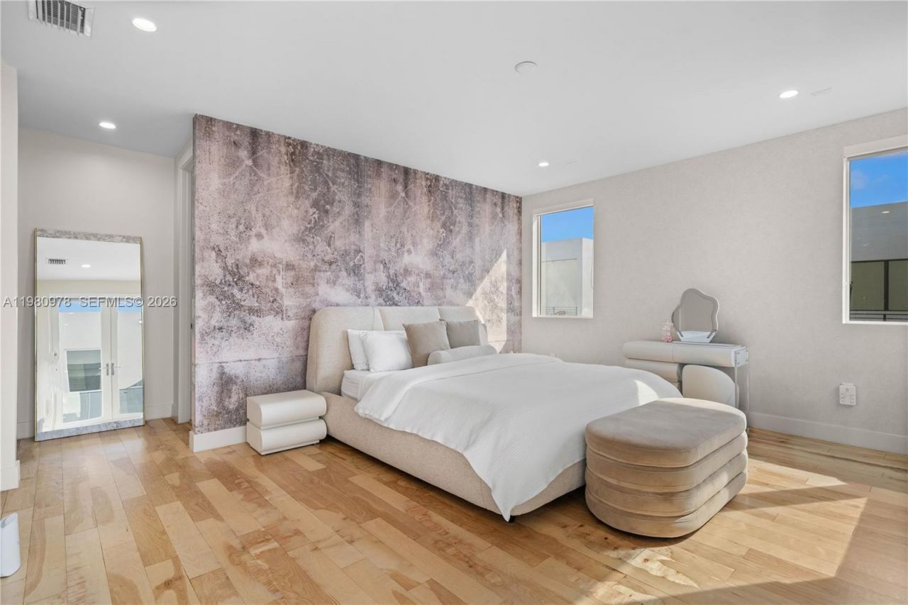 7453 NW 100th Ct, Doral, FL 33178 Photo