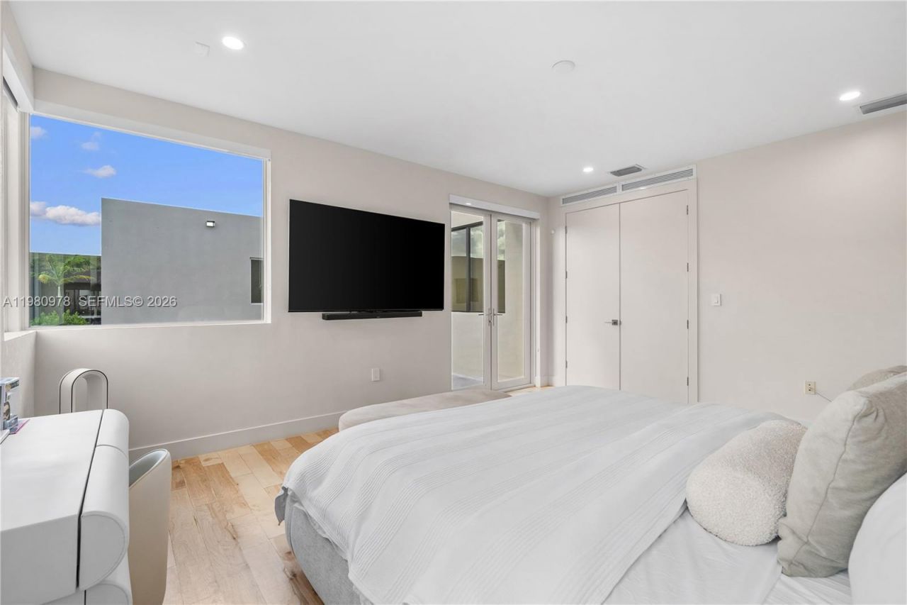 7453 NW 100th Ct, Doral, FL 33178 Photo