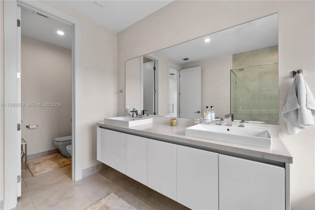 7453 NW 100th Ct, Doral, FL 33178 Photo