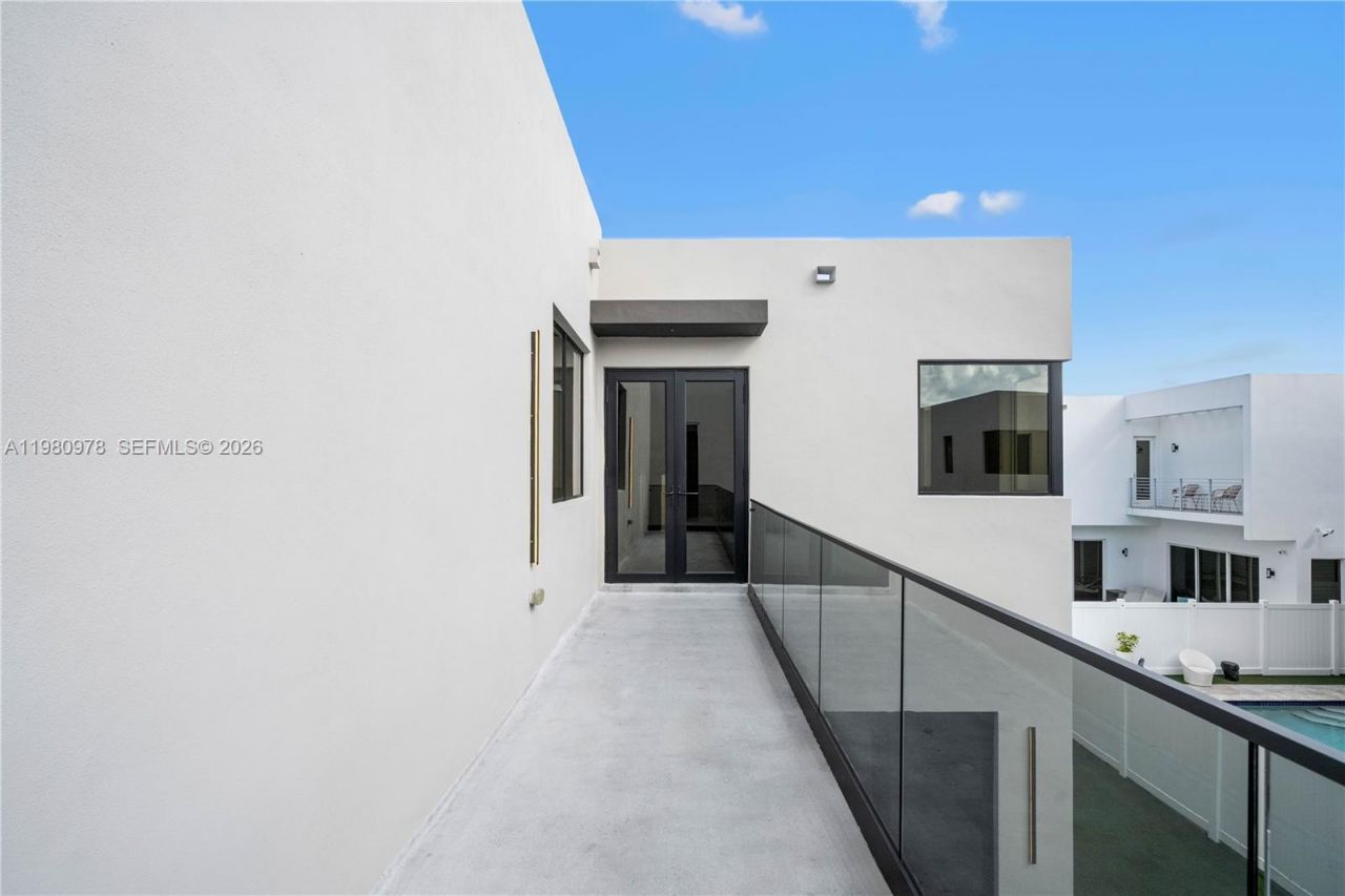 7453 NW 100th Ct, Doral, FL 33178 Photo