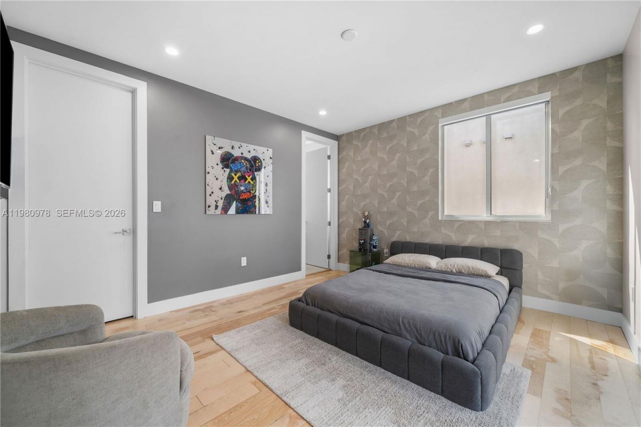 7453 NW 100th Ct, Doral, FL 33178 Photo