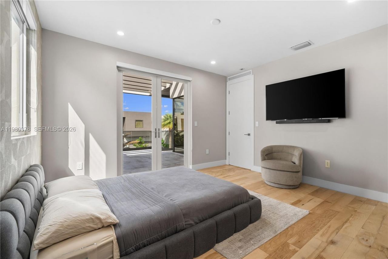 7453 NW 100th Ct, Doral, FL 33178 Photo