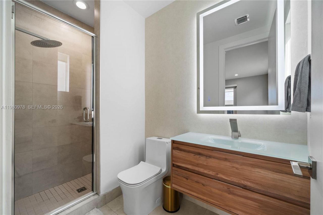 7453 NW 100th Ct, Doral, FL 33178 Photo