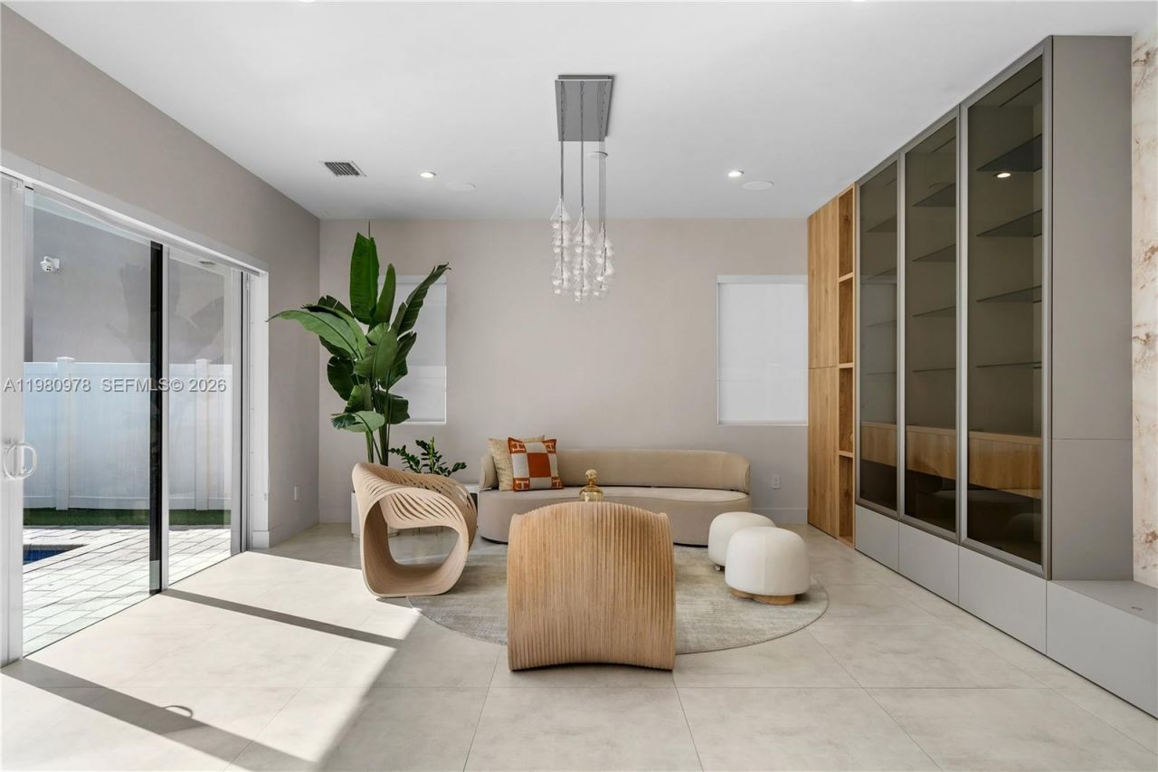 7453 NW 100th Ct, Doral, FL 33178 Photo