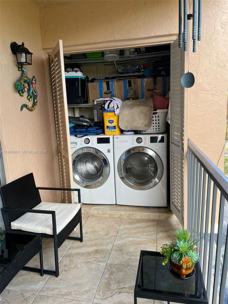 13715 Kendale Lakes Cir, Unit A-304, Miami, FL 33183 Photo