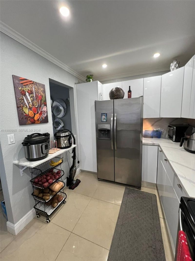 13715 Kendale Lakes Cir, Unit A-304, Miami, FL 33183 Photo