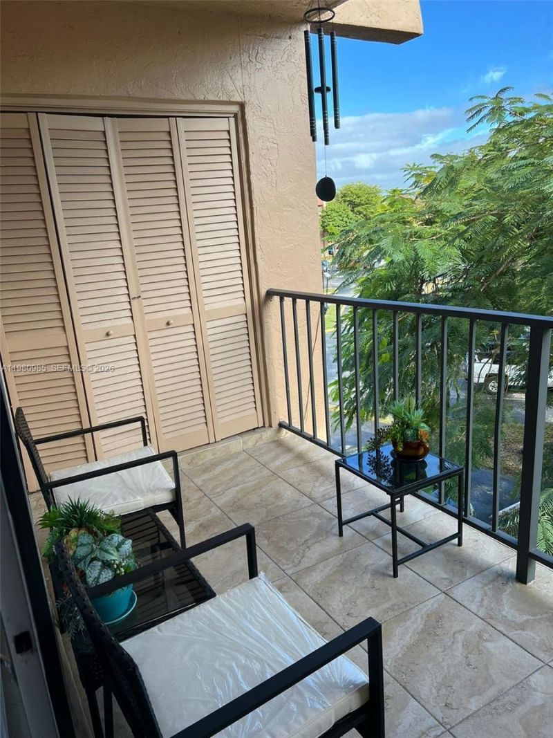 13715 Kendale Lakes Cir, Unit A-304, Miami, FL 33183 Photo