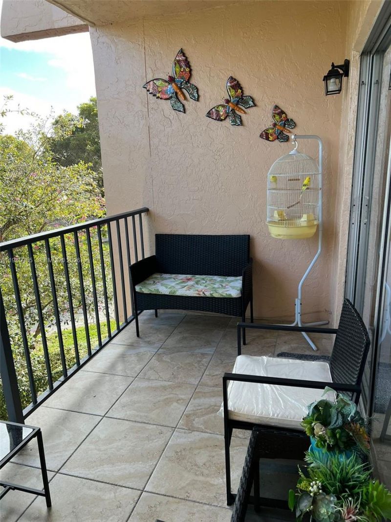 13715 Kendale Lakes Cir, Unit A-304, Miami, FL 33183 Photo