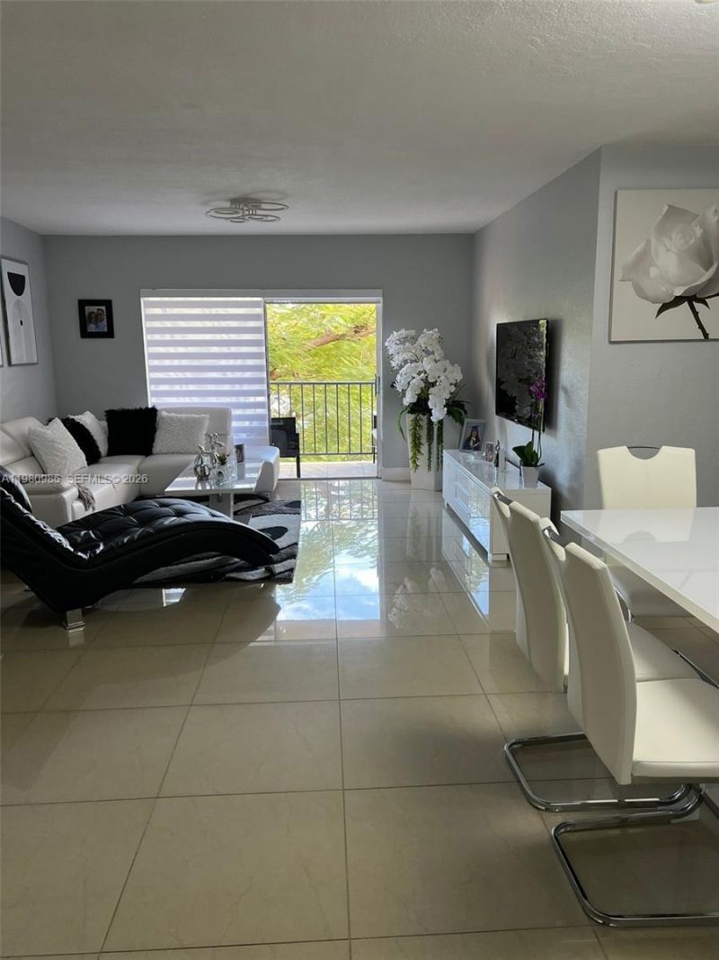 13715 Kendale Lakes Cir, Unit A-304, Miami, FL 33183 Photo