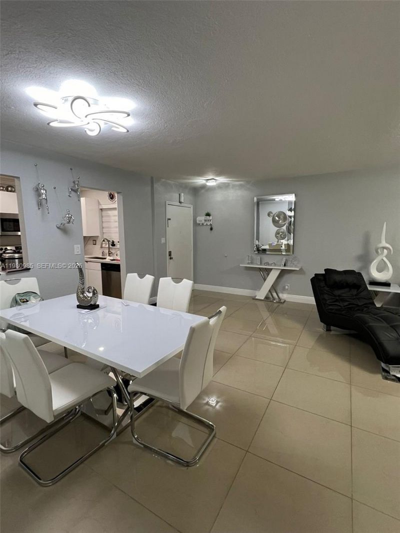 13715 Kendale Lakes Cir, Unit A-304, Miami, FL 33183 Photo