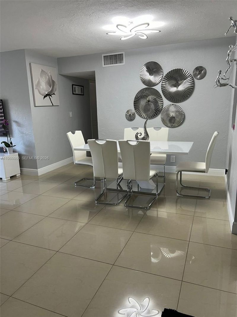 13715 Kendale Lakes Cir, Unit A-304, Miami, FL 33183 Photo