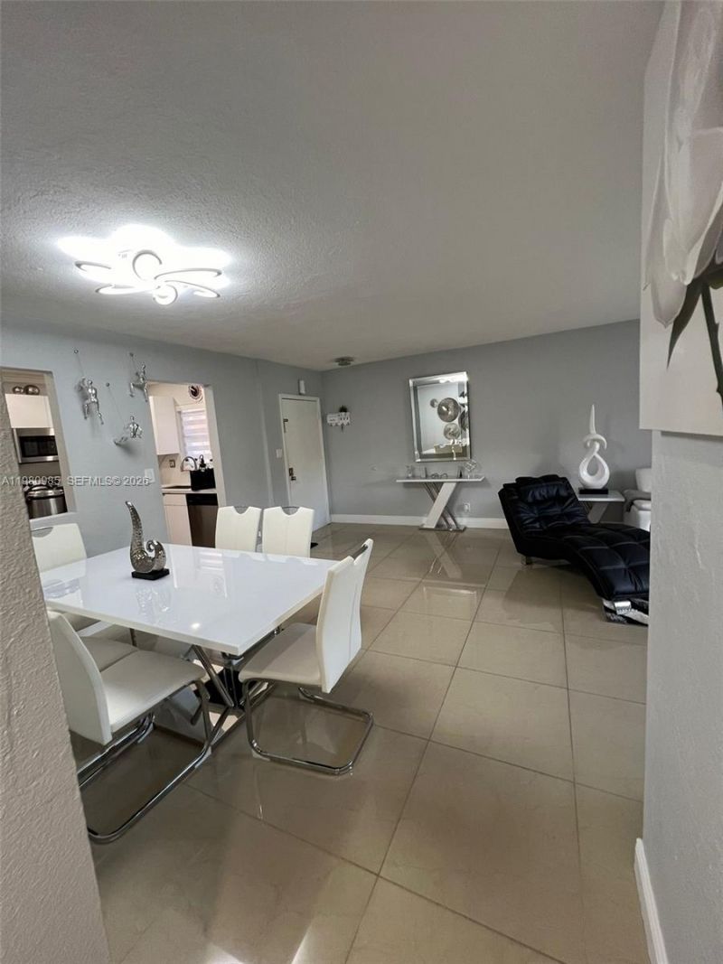 13715 Kendale Lakes Cir, Unit A-304, Miami, FL 33183 Photo