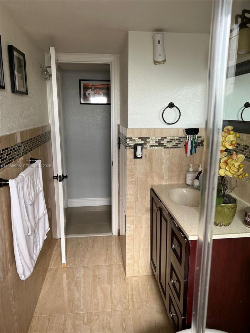 13715 Kendale Lakes Cir, Unit A-304, Miami, FL 33183 Photo