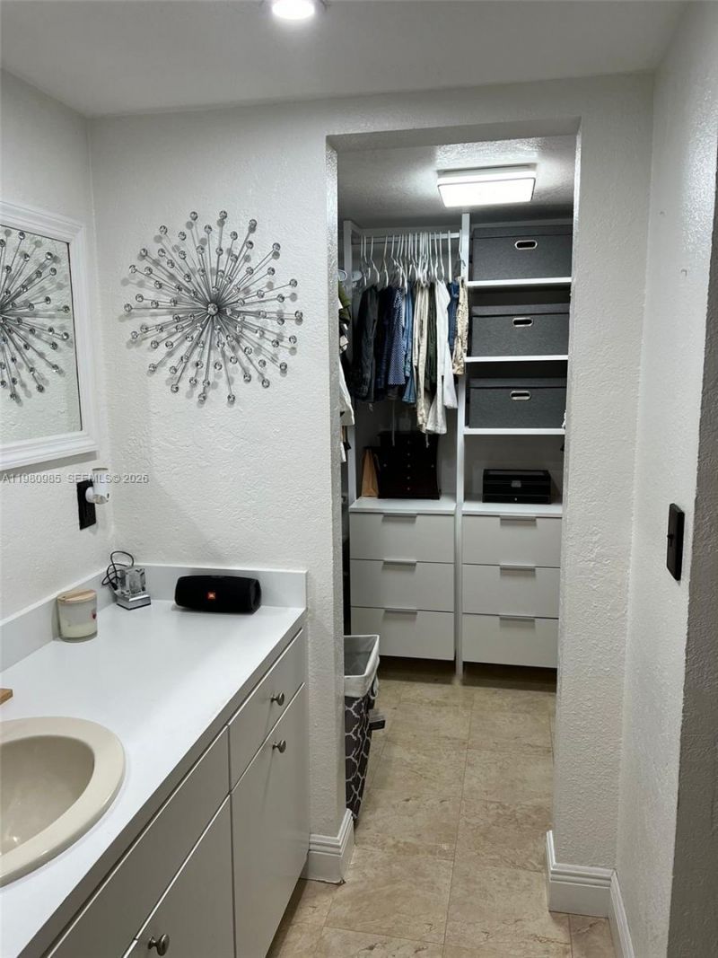 13715 Kendale Lakes Cir, Unit A-304, Miami, FL 33183 Photo