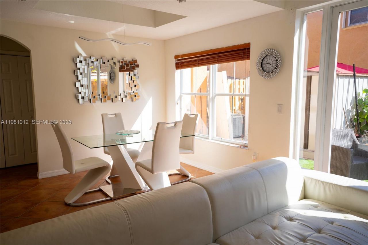 8520 NW 139 Ter, Unit 1607, Miami, FL 33150 Photo