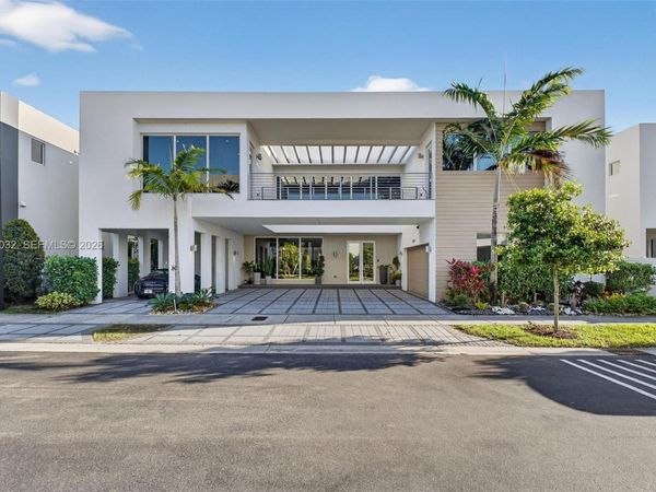 10292 NW 75th Ter , Doral, FL 33178