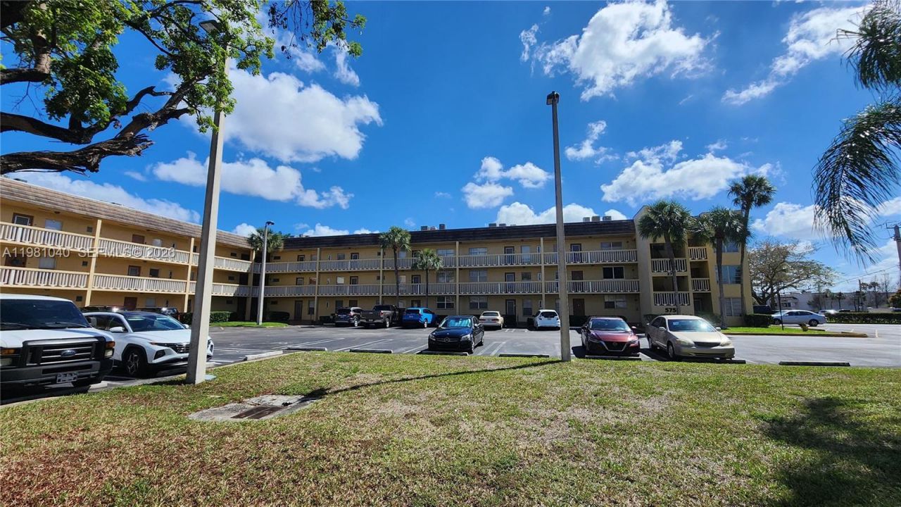 5750 NW 64th Ave, Unit 208, Tamarac, FL 33319 Photo