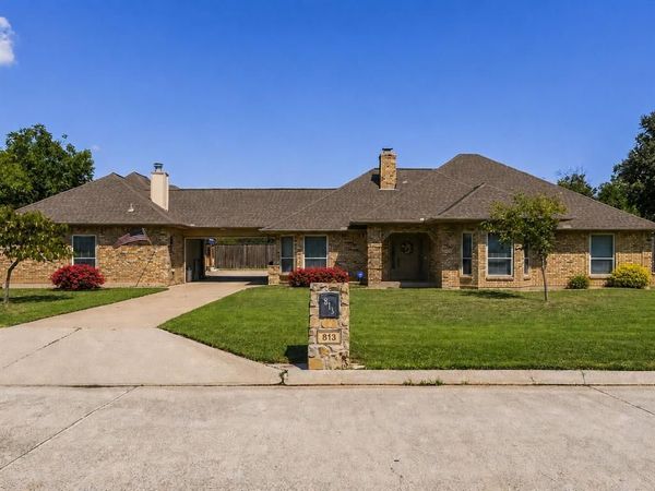 813 Shady Creek Drive, Kennedale, TX 76060