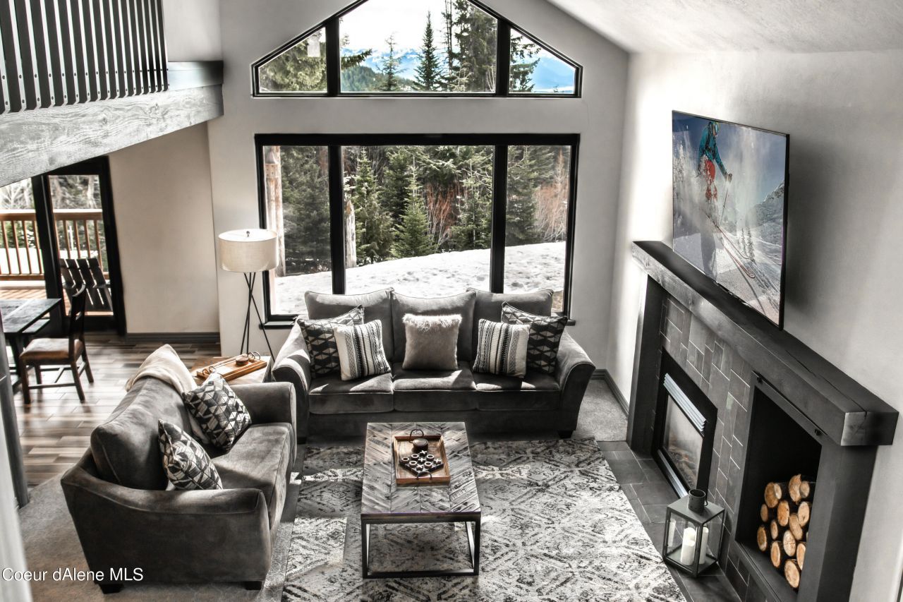 27 The Glades  primary photo