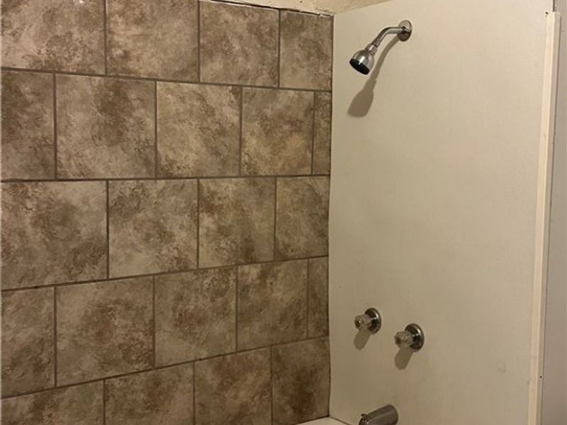 12628 Iroquois Avenue , Cleveland, OH 44108 Photo 11