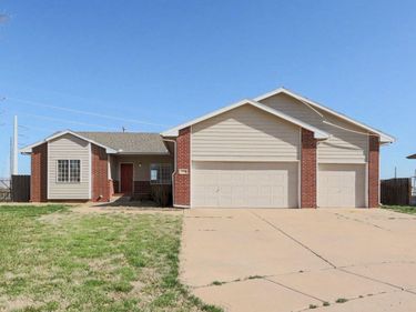 1334 N Aksarben Ct, Wichita, KS 67235