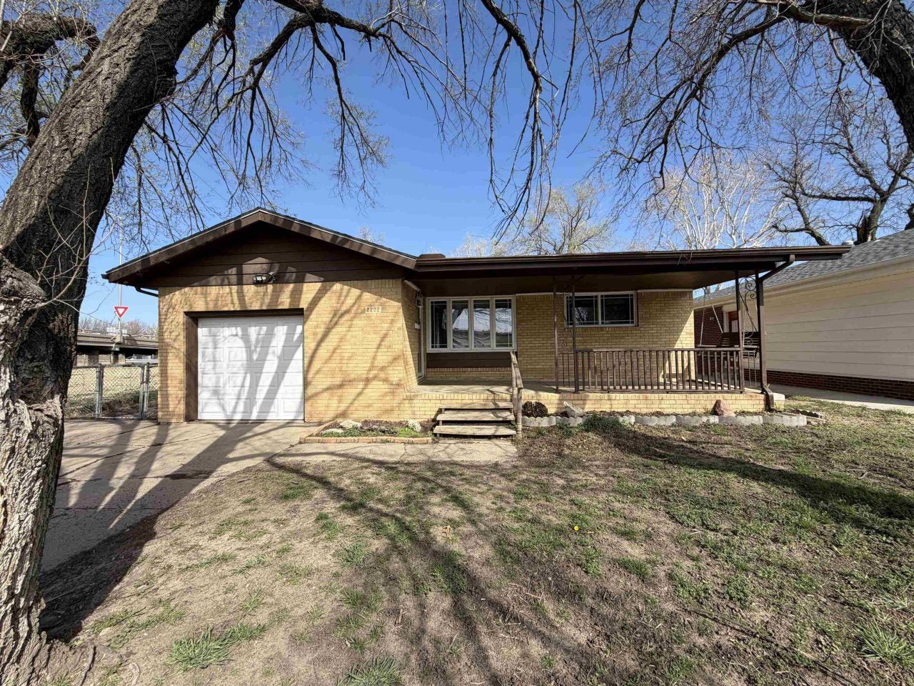 2202 E Blake St, Wichita, KS 67211 Main Photo
