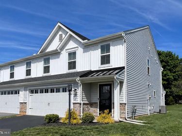 11 SHILLINGTON LANE, CARLISLE, PA 17013