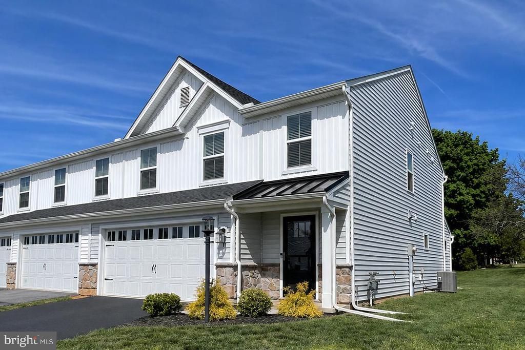 11 SHILLINGTON LANE, CARLISLE, PA 17013