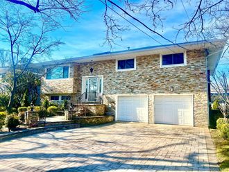 1026 Dartmouth Lane  Woodmere, NY 11598