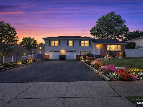 206 Harwood Place, PARAMUS, NJ 07652