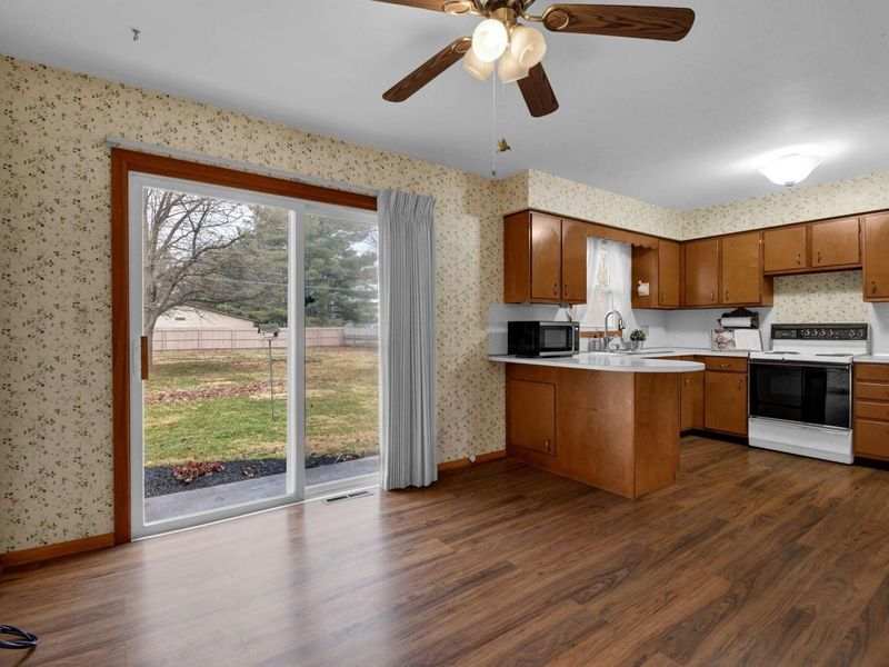 1382 Sherwood Downs E, Newark, OH 43055 Photo 15