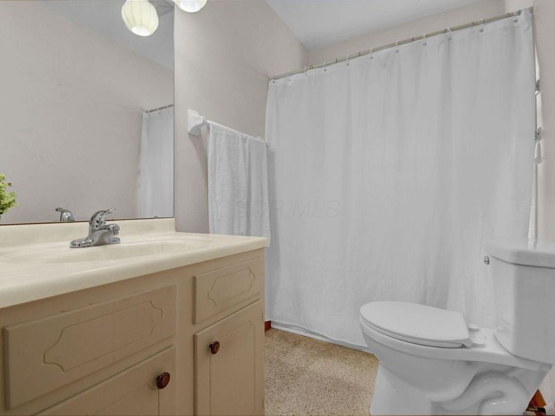 1382 Sherwood Downs E, Newark, OH 43055 Photo 21